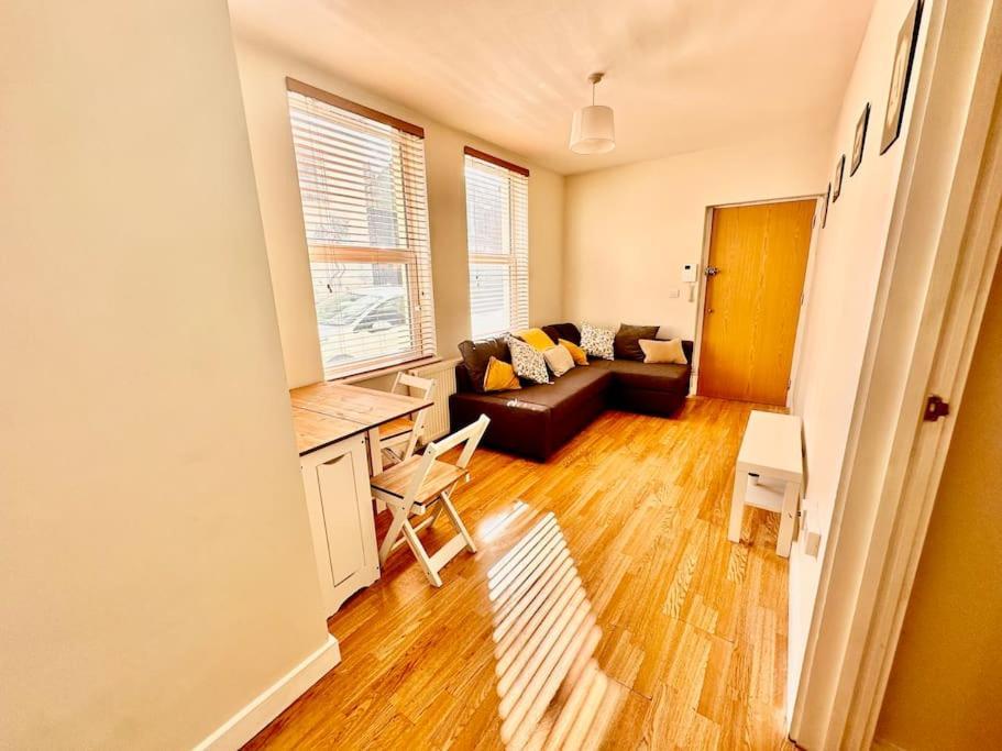 2 Bedroom Apartment In Se13 London Exterior photo